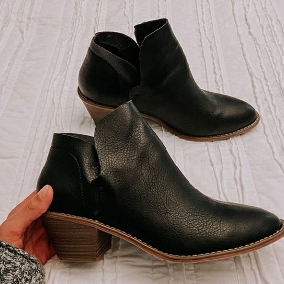 Universal Thread Shoes - Pointed Toe Faux Leather Heeled Ankle Booties